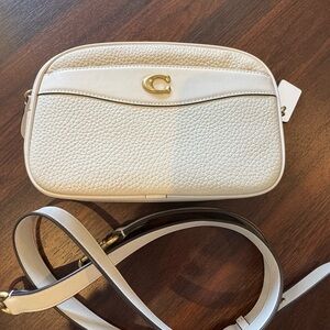 Elegant Cream Leather Crossbody Bag